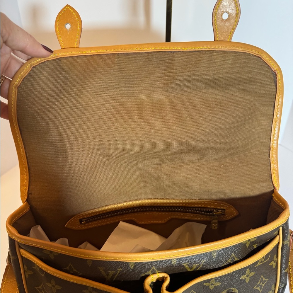 Louis Vuitton Sac Gibeciere  Crossbody - Picture 12 of 15